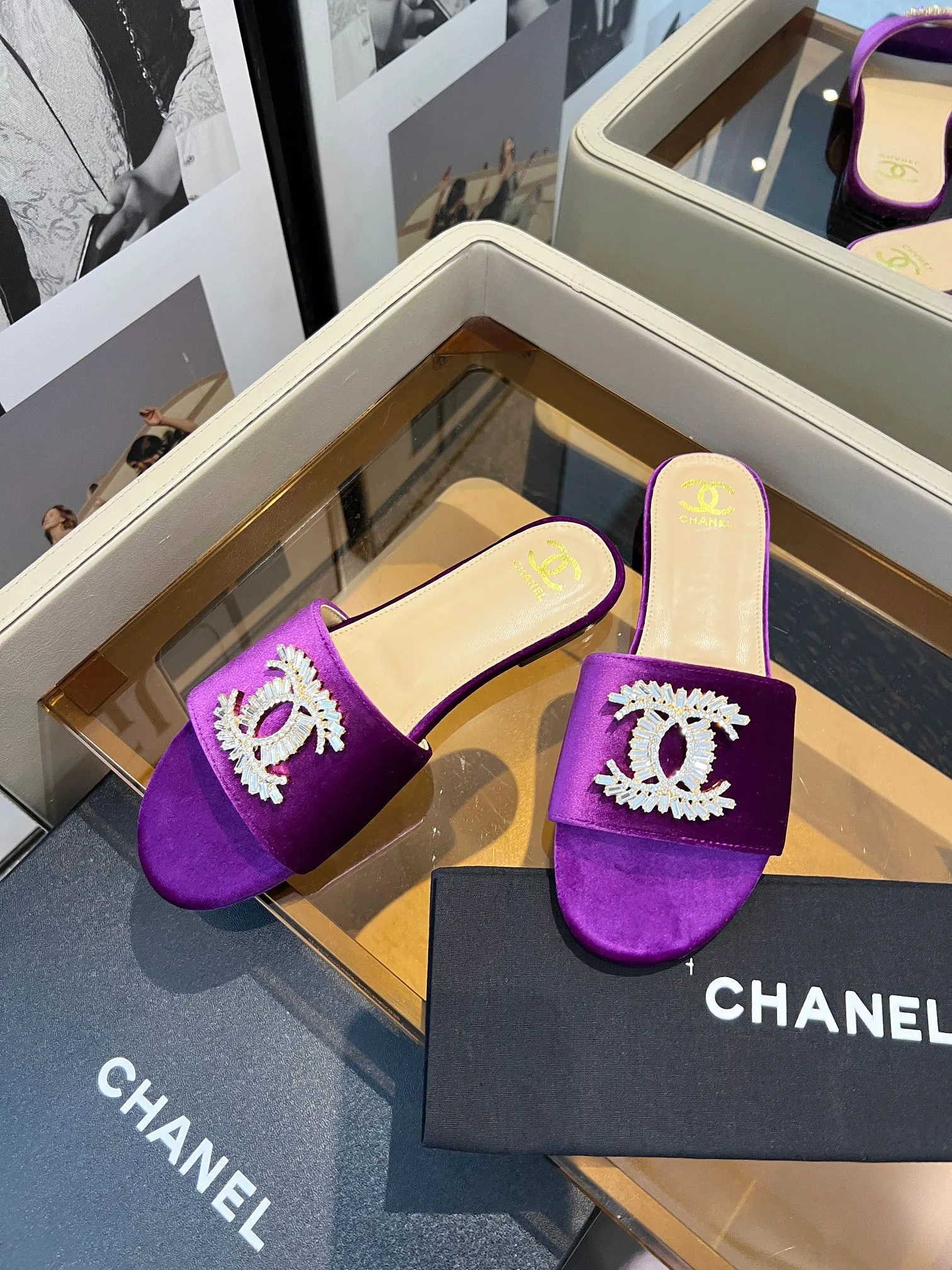 👟👟Ex-factory price 340👟👟 Genuine leather bottom +40 🎉🎉🎉Chanel Xiaoxiang C family sandals series official website synchronization, classic and elegant, casual wear 🌹🌹🌹🌹Original logo~Select imported cowhide and C family custom fabrics, multiple colors for the goddess to choose! ❤️❤️❤️❤️ Code number: 36~40 (customized 35 41 42 43 44 cannot be returned or exchanged)